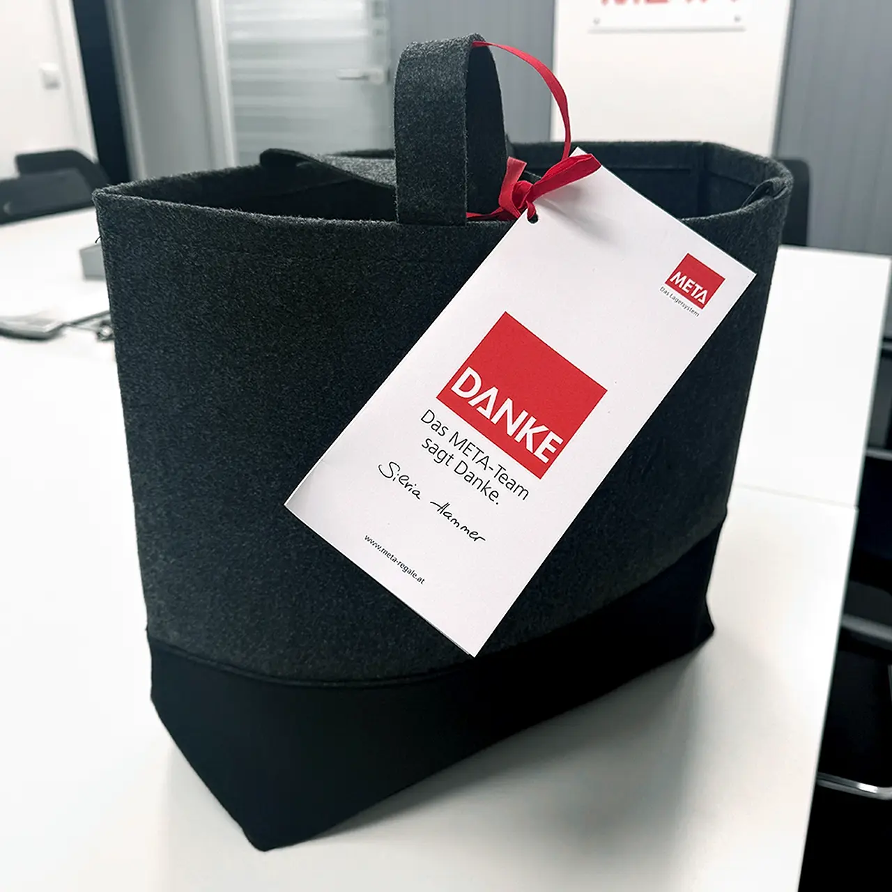 geschenk-kopie-BL1XJjZC.webp